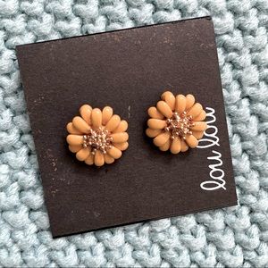 NWT Retro Flower Posts